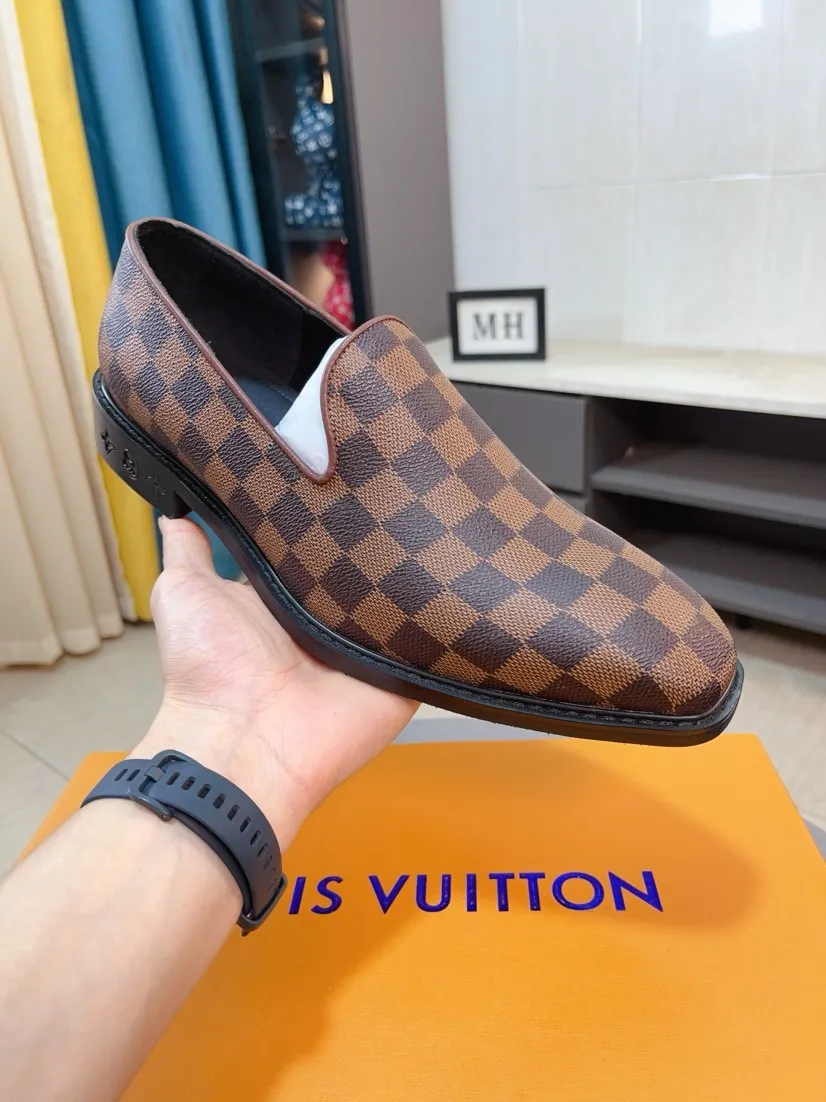 Ex-factory price 720🌹🌹High version [LV] Louis Vuitton's popular casual leather shoes🎖Fashionable and elegant🎖🎖Material: Original imported open-edge beaded cowhide, washed cowhide leather lining, original open-molded rubber outsole, high-end and classy, ​​elegant quality, instantly transforming into a handsome man ❤❤Standard\nNumber: 38-44